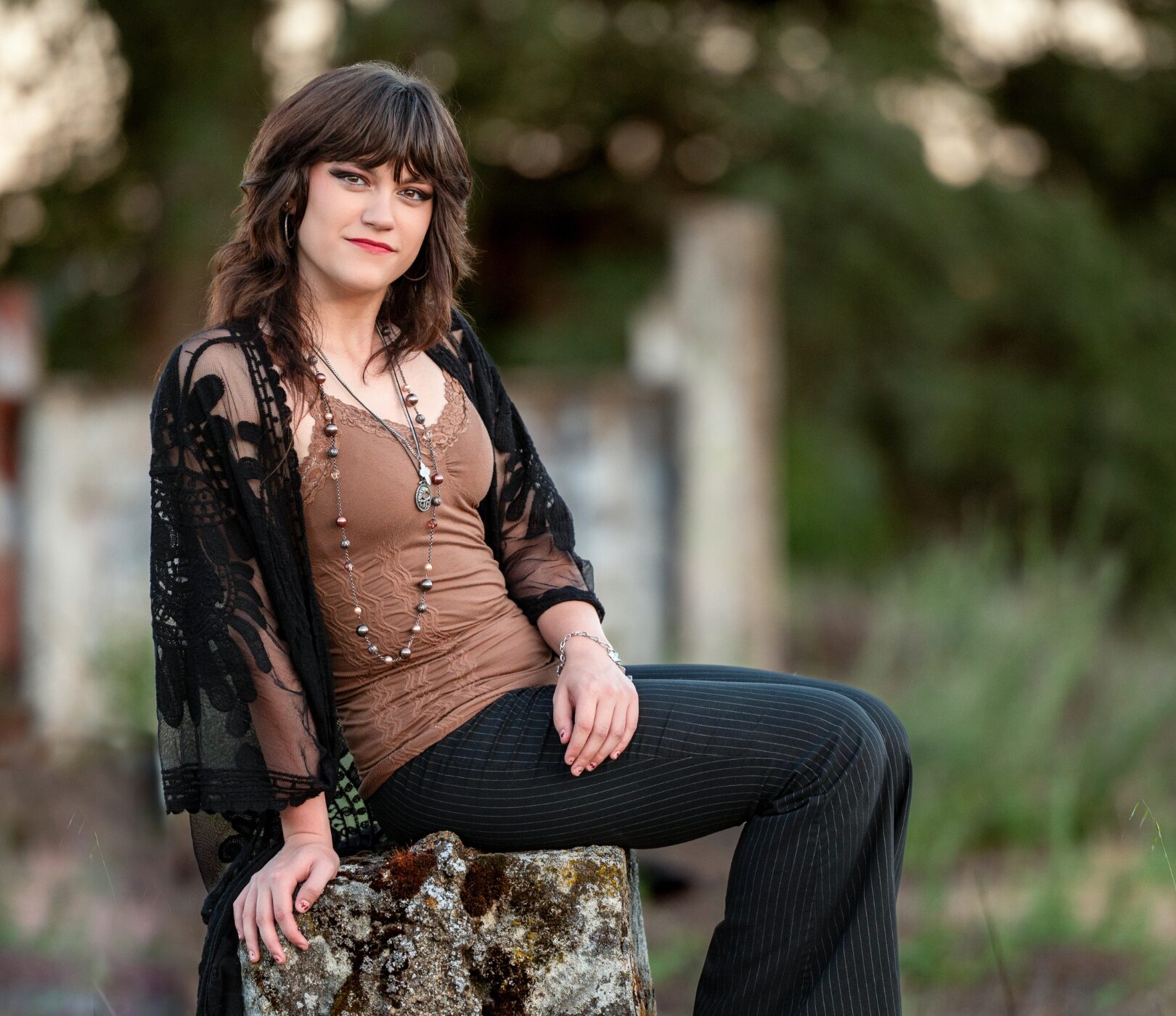 senior grad posing for a picture on a ruin.
